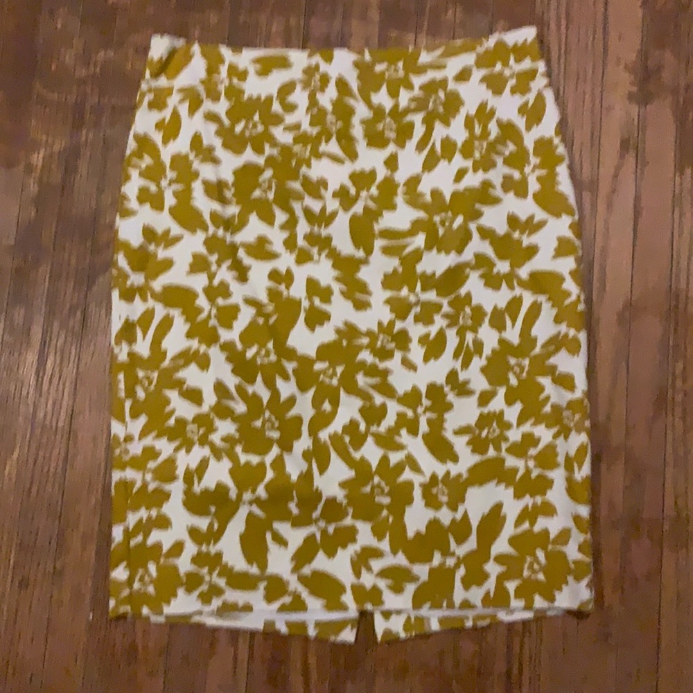 LOFT Yellow print pencil skirt - like new!